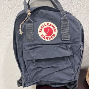 FJALLRAVEN KANKEN mini backpack  graphite